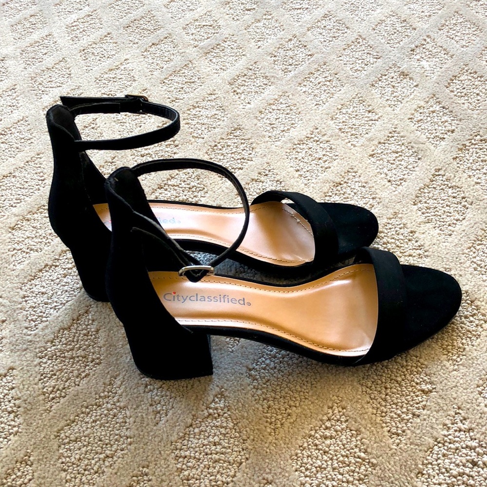 Black comfortable 2 inch heels
